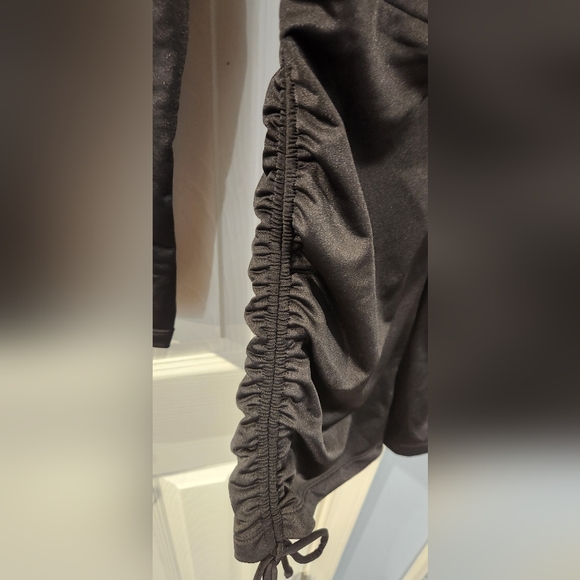 Forever 21 black body con short romper - Picture 4 of 4